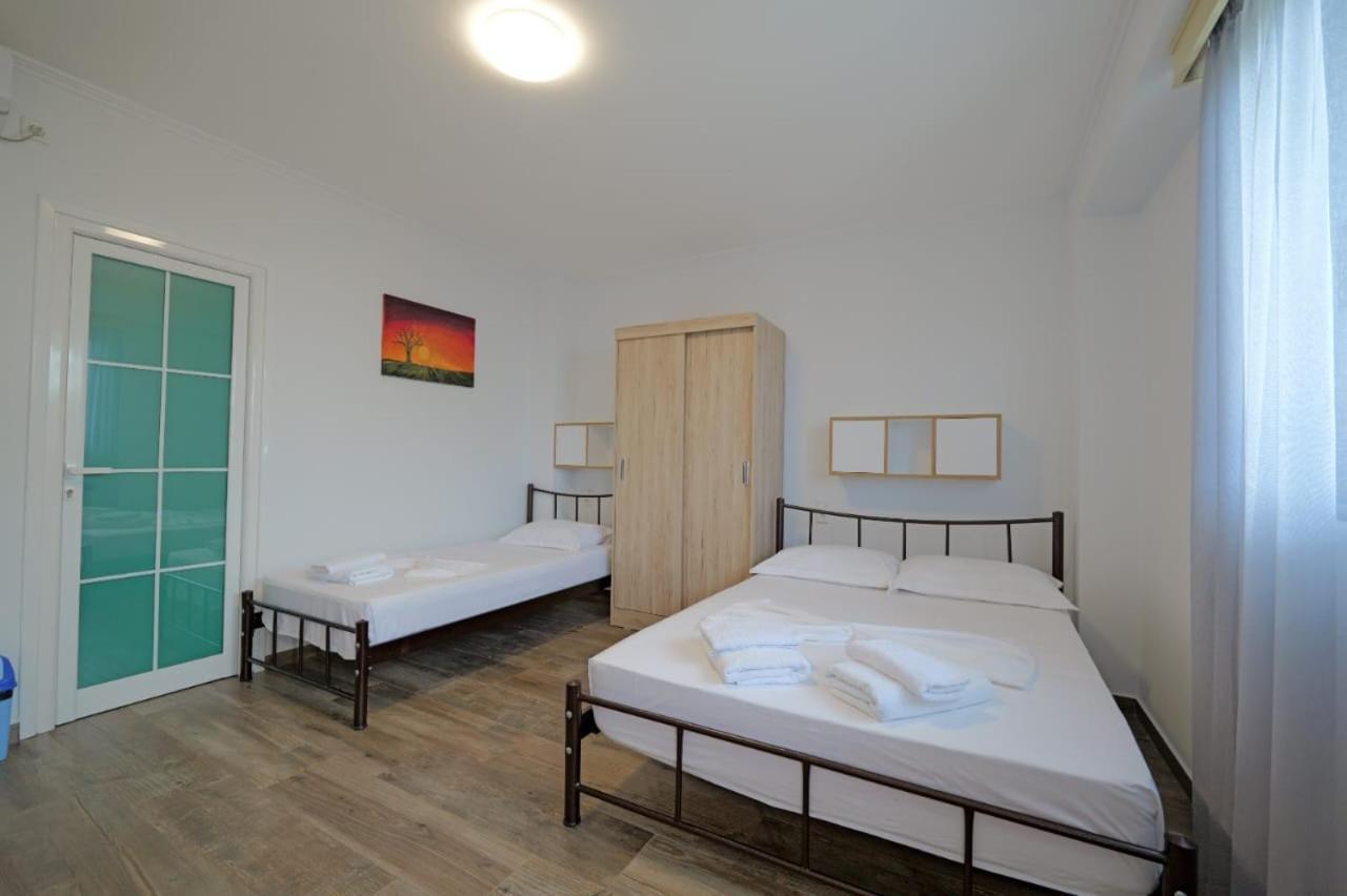 Eduard Lagji Apartament Λούκοβο Δωμάτιο φωτογραφία